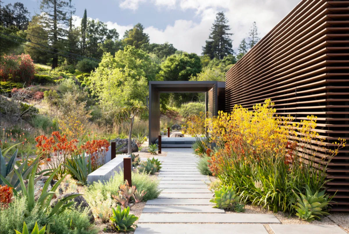 c12e230dce9fa6bdcab880c5f0f80383d54c4816